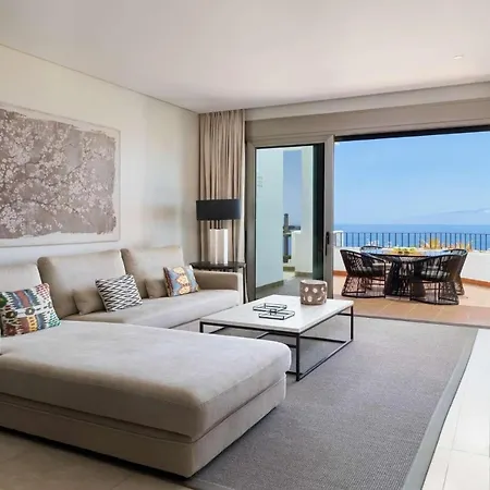 2 Bdr Sea View Apartament